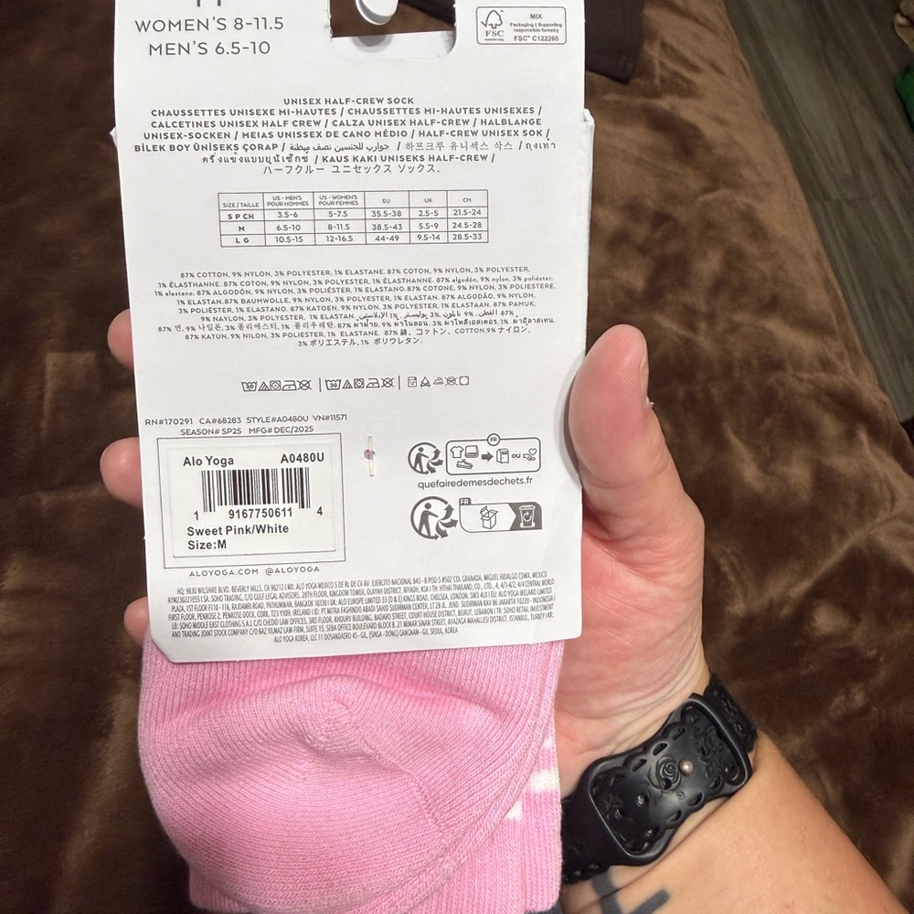 2 pairs of NWT ALO Yoga Pink & Light Blue Unisex Casual Socks - Picture 9 of 9